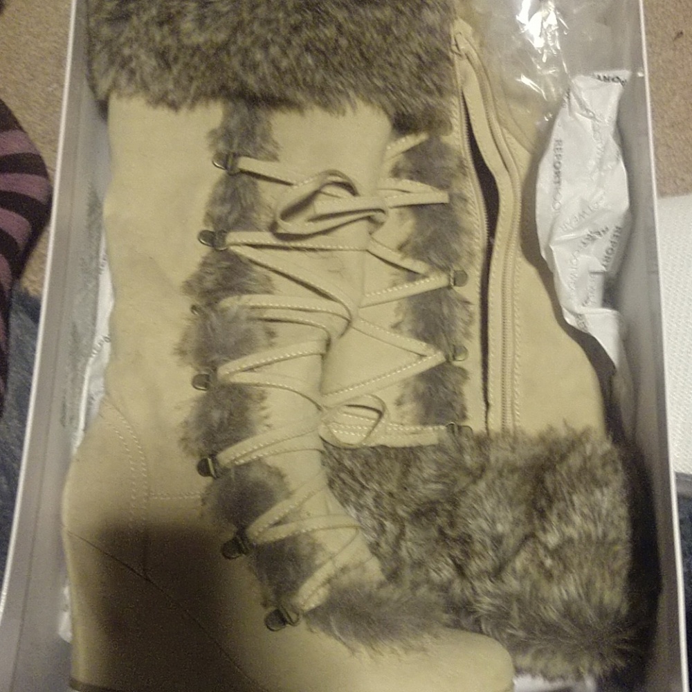 Boots with the fur